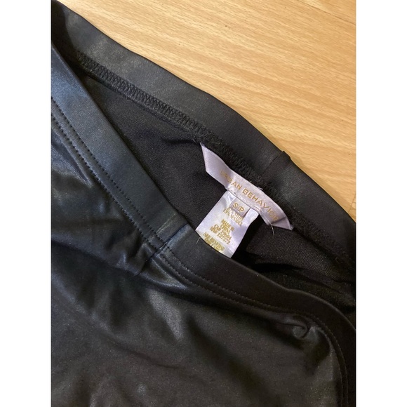 Faux leather leggings with zipper back seams - Picture 2 of 2